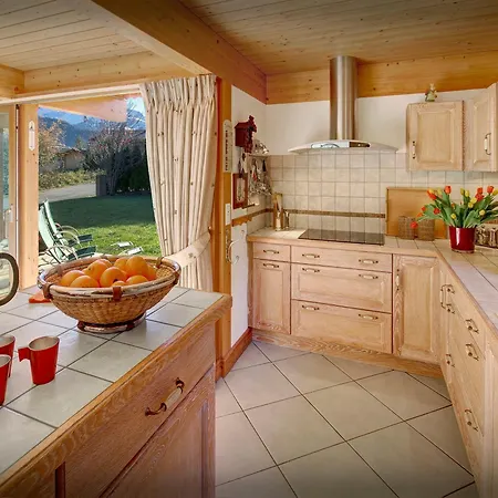 J'elage - Ovo Network Chalet *
