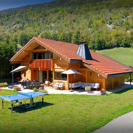 J'elage - Ovo Network Chalet